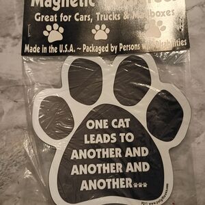 Magnetic Paw Print Cat Sticker - Black